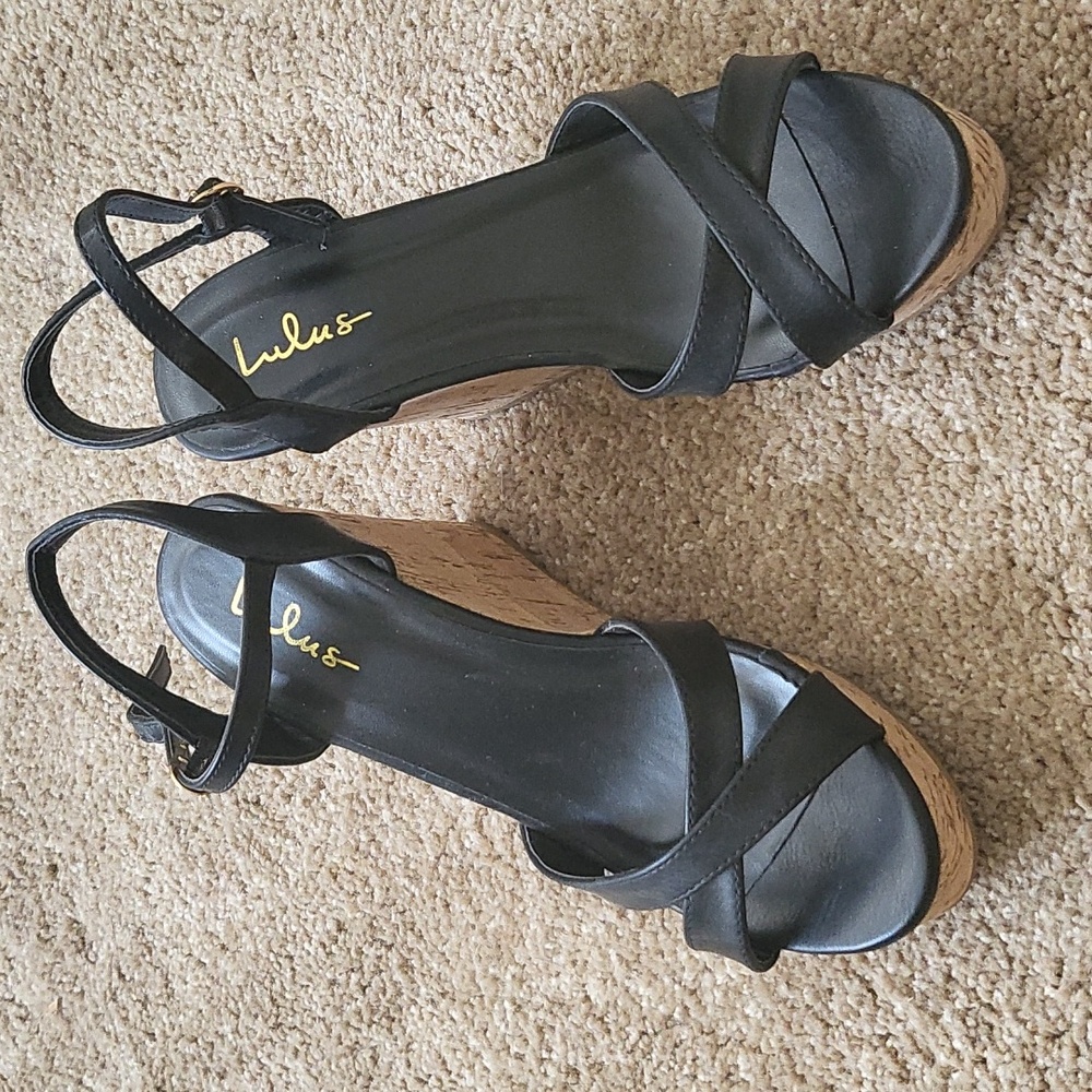 Lulus size 8 black wedges